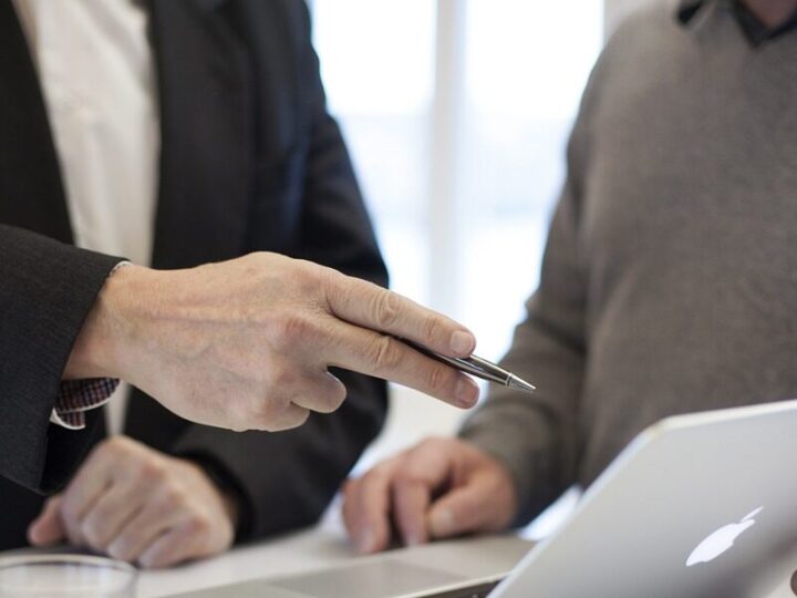 consulting, edp, businessman-3031678.jpg