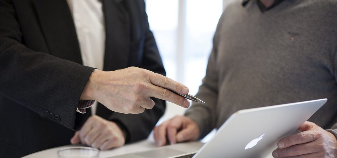 consulting, edp, businessman-3031678.jpg